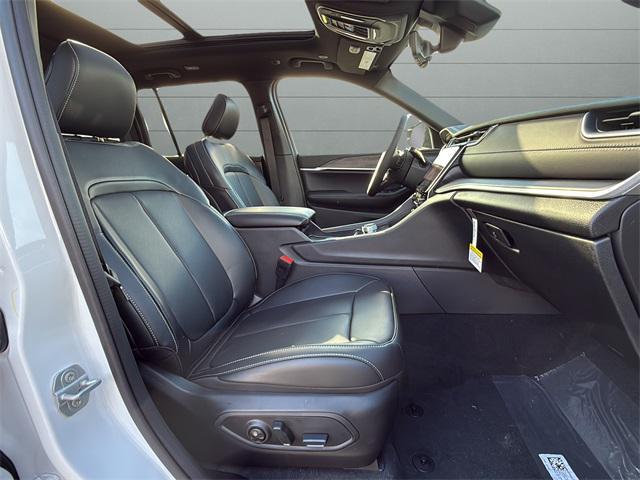 new 2025 Jeep Grand Cherokee car, priced at $52,838