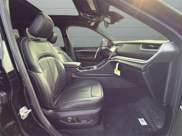 new 2025 Jeep Grand Cherokee car, priced at $52,698