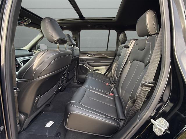 new 2025 Jeep Grand Cherokee car, priced at $52,698