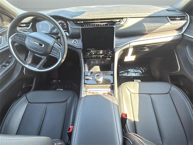 new 2025 Jeep Grand Cherokee car, priced at $55,009