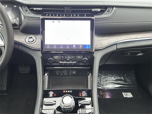 new 2025 Jeep Grand Cherokee car, priced at $63,182