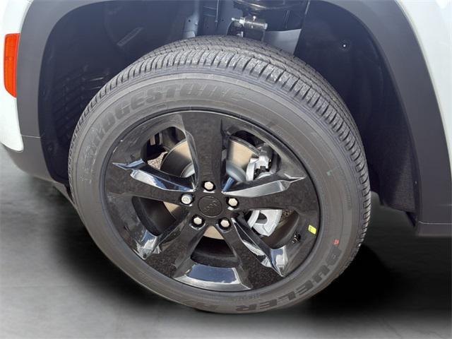 new 2025 Jeep Grand Cherokee car, priced at $45,162