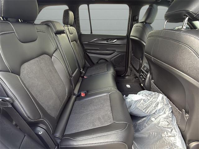 new 2025 Jeep Grand Cherokee car, priced at $45,162