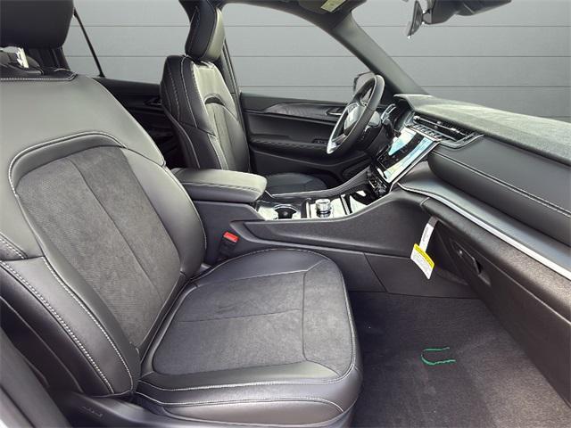 new 2025 Jeep Grand Cherokee car, priced at $45,162