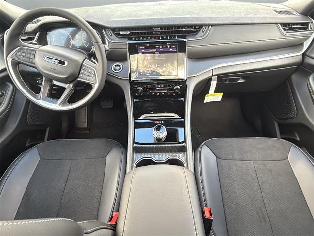 new 2025 Jeep Grand Cherokee car, priced at $45,162