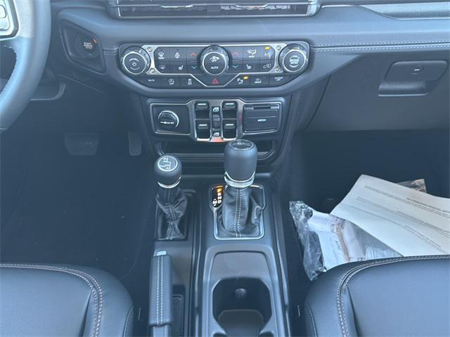 new 2025 Jeep Gladiator car, priced at $49,207