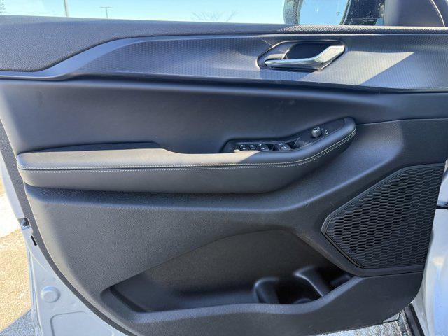 new 2025 Jeep Grand Cherokee car, priced at $41,700
