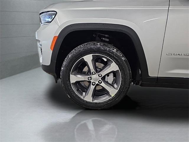 new 2025 Jeep Grand Cherokee car, priced at $49,963