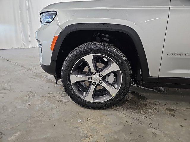 new 2025 Jeep Grand Cherokee car, priced at $47,200