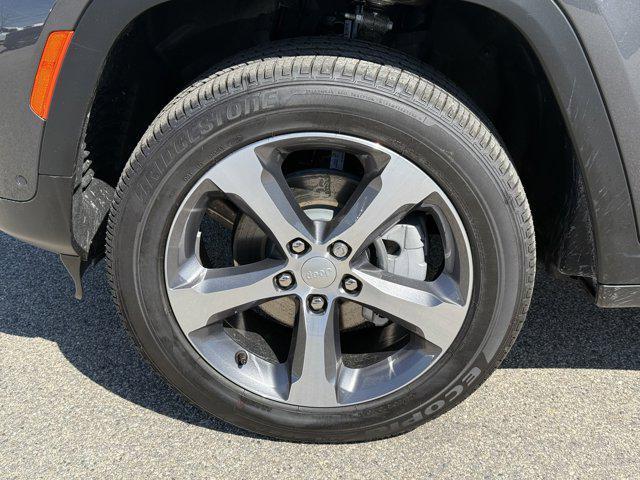 new 2025 Jeep Grand Cherokee car, priced at $51,000
