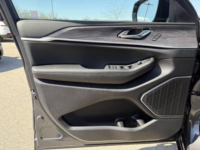 new 2025 Jeep Grand Cherokee car, priced at $51,000