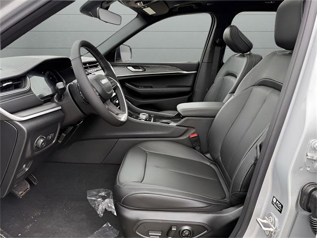 new 2025 Jeep Grand Cherokee car, priced at $50,605