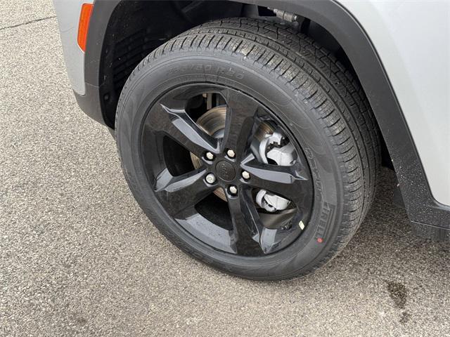 new 2025 Jeep Grand Cherokee car, priced at $50,027