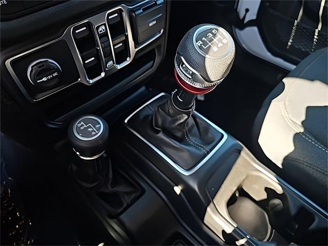 new 2025 Jeep Wrangler car, priced at $43,998