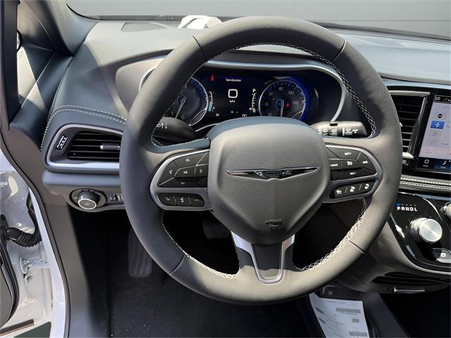 new 2025 Chrysler Pacifica car, priced at $43,061