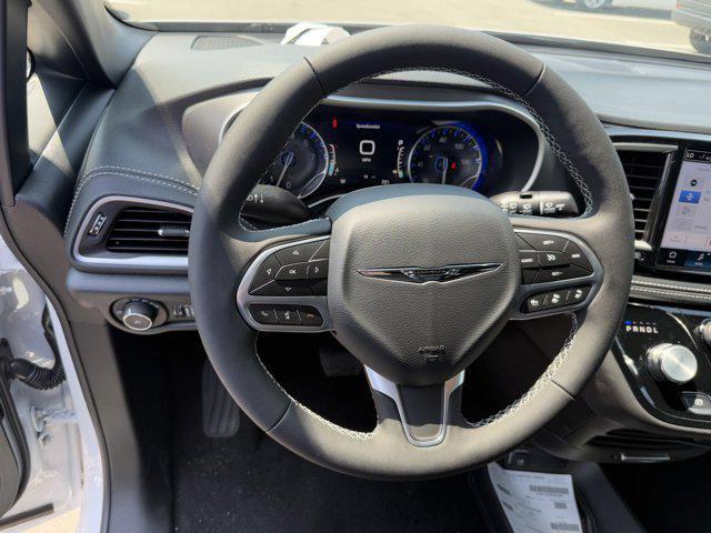 new 2025 Chrysler Pacifica car, priced at $43,061