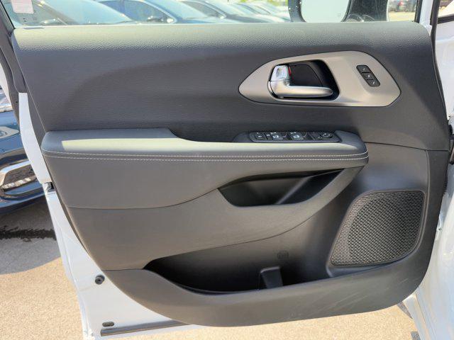 new 2025 Chrysler Pacifica car, priced at $43,061