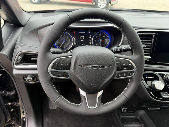 new 2025 Chrysler Pacifica car, priced at $47,619