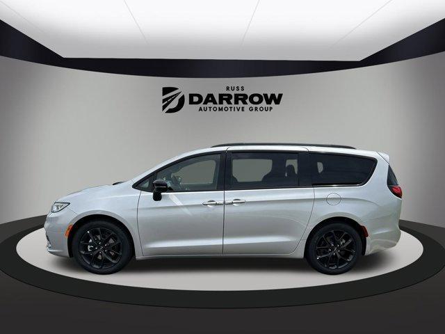 new 2024 Chrysler Pacifica car, priced at $52,460