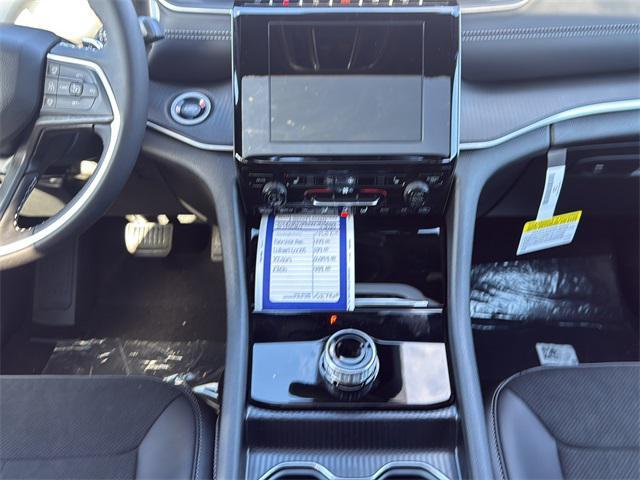 new 2025 Jeep Grand Cherokee car, priced at $47,083