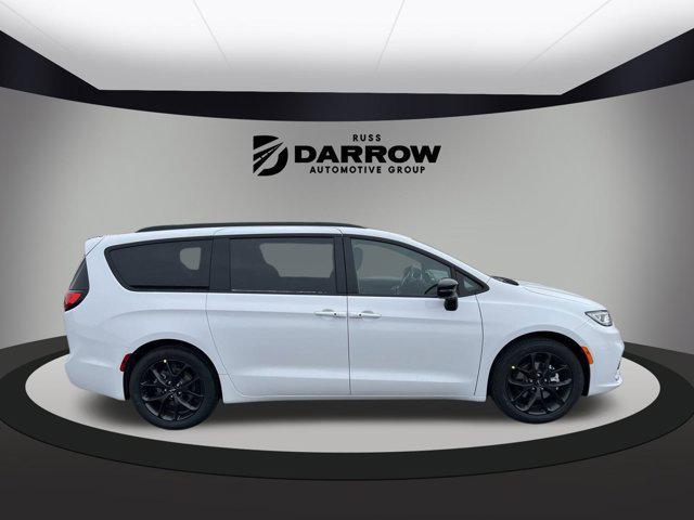 new 2025 Chrysler Pacifica car, priced at $48,960