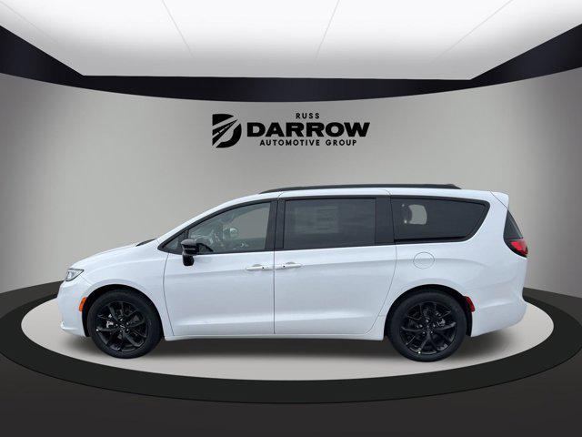 new 2025 Chrysler Pacifica car, priced at $48,960