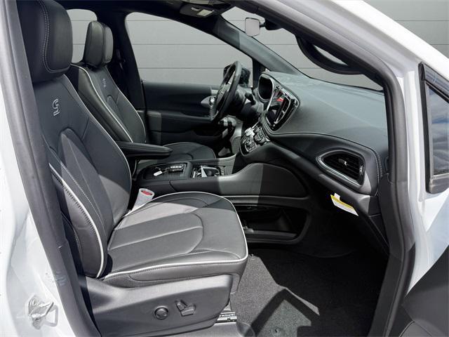 new 2025 Chrysler Pacifica car, priced at $50,553