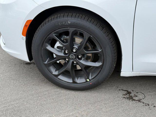 new 2025 Chrysler Pacifica car, priced at $49,066
