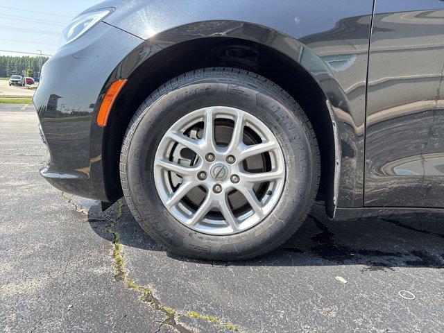 used 2023 Chrysler Pacifica car, priced at $23,354