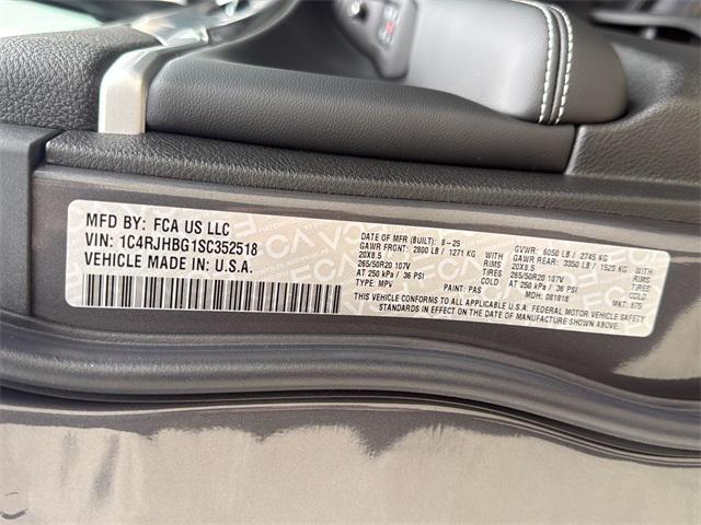 new 2025 Jeep Grand Cherokee car, priced at $54,115