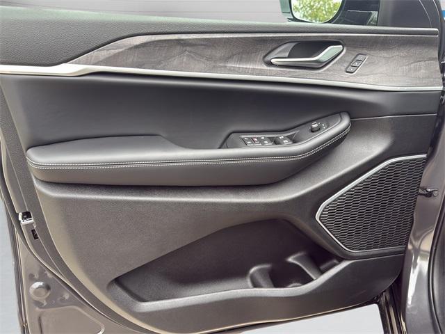 new 2025 Jeep Grand Cherokee car, priced at $54,115