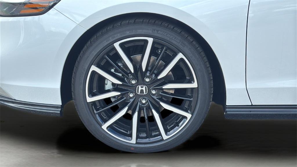 new 2025 Honda Accord Hybrid car, priced at $39,405