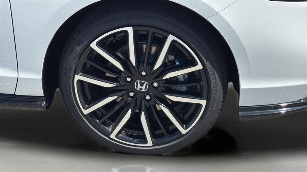 new 2025 Honda Accord Hybrid car, priced at $39,405