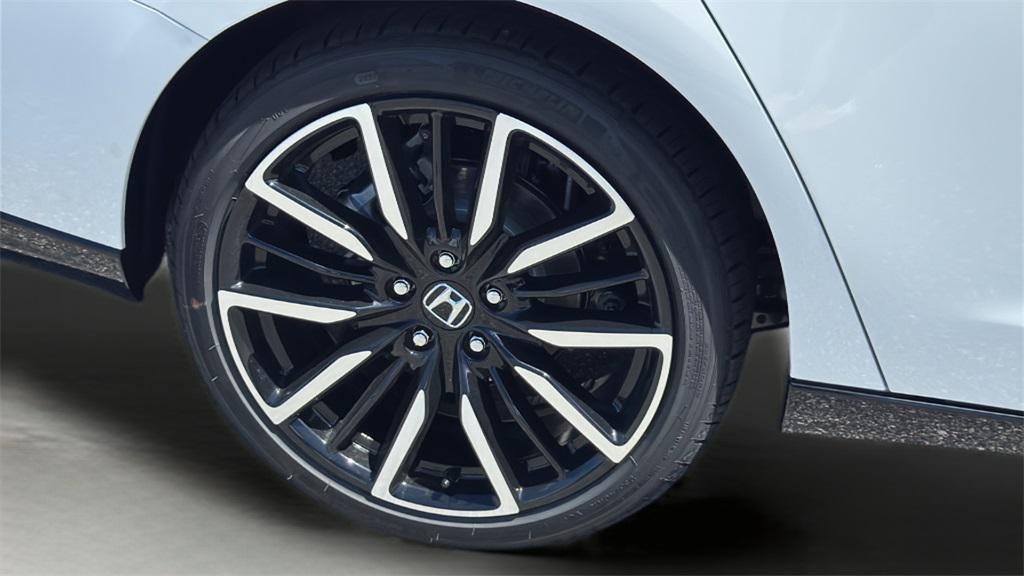 new 2025 Honda Accord Hybrid car, priced at $39,405
