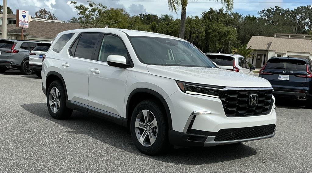 new 2025 Honda Pilot car, priced at $47,450