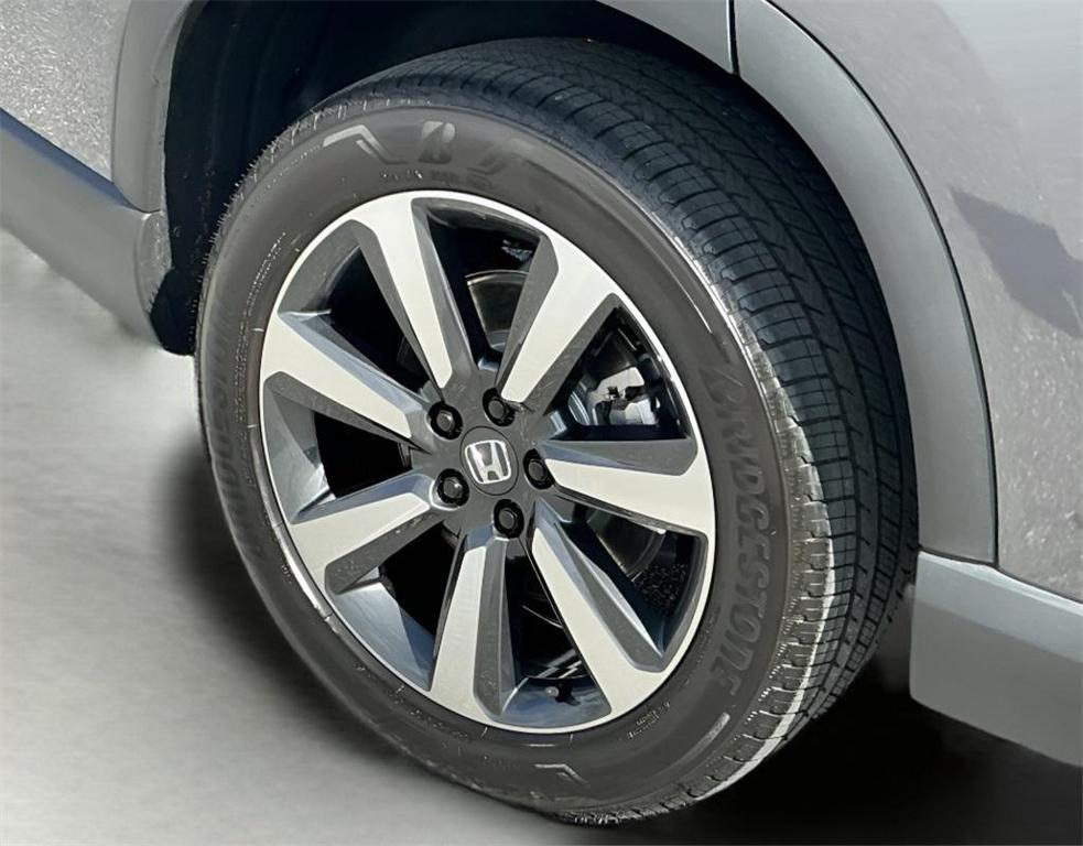 used 2025 Honda Pilot car, priced at $48,854