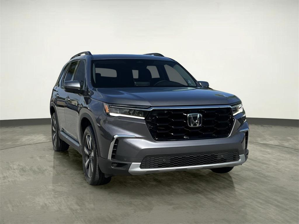 used 2025 Honda Pilot car, priced at $48,854