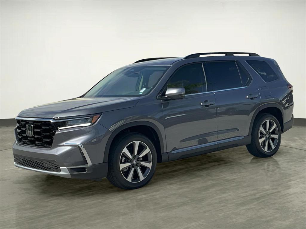 used 2025 Honda Pilot car, priced at $48,854