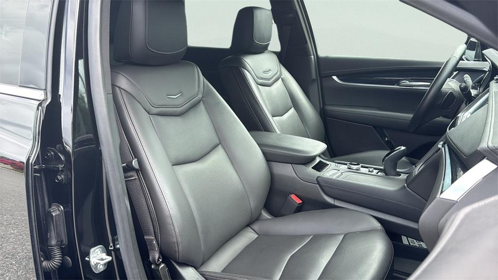 used 2025 Cadillac XT5 car, priced at $41,815