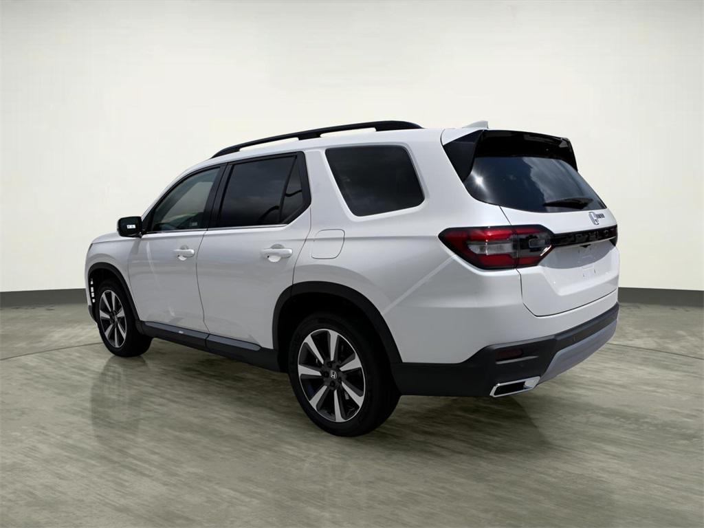 new 2025 Honda Pilot car, priced at $47,405