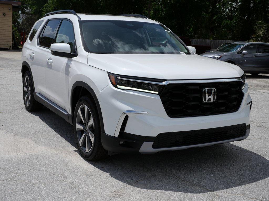 new 2025 Honda Pilot car, priced at $47,405