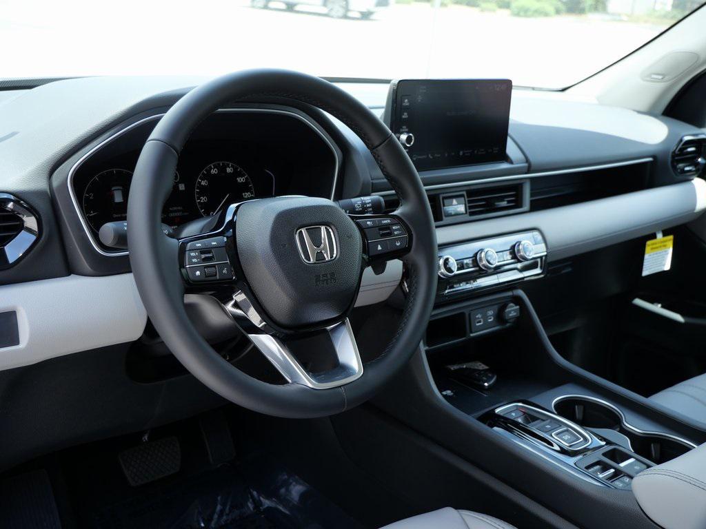 new 2025 Honda Pilot car, priced at $47,405