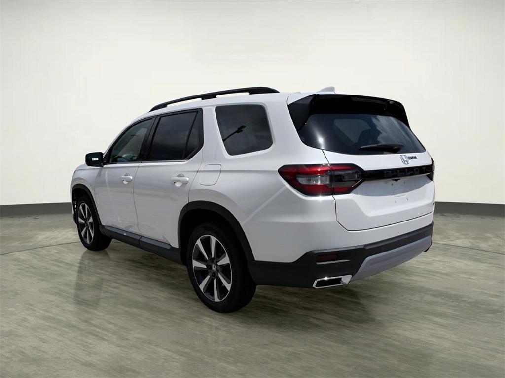 new 2025 Honda Pilot car, priced at $47,405