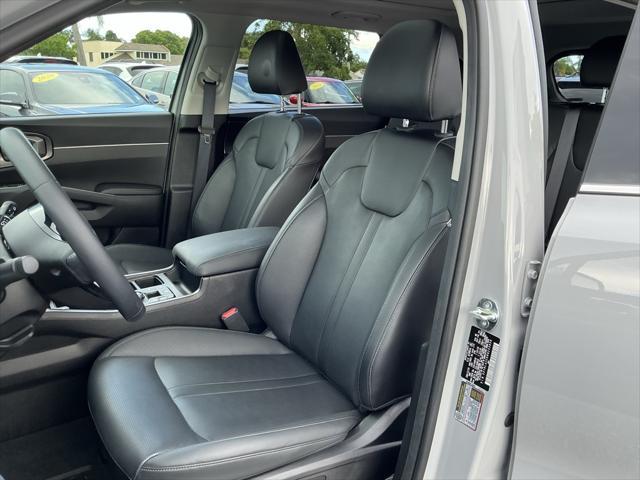 used 2024 Kia Sorento car, priced at $25,816