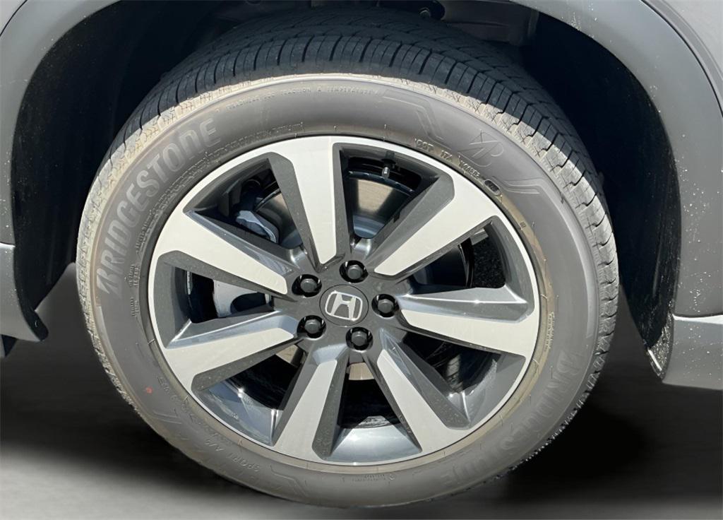new 2025 Honda Pilot car, priced at $49,825