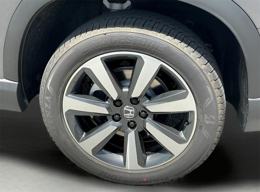 new 2025 Honda Pilot car, priced at $49,825