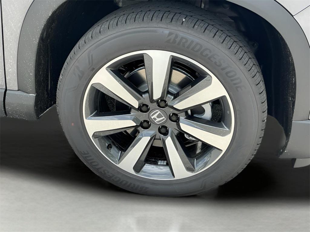 new 2025 Honda Pilot car, priced at $49,825