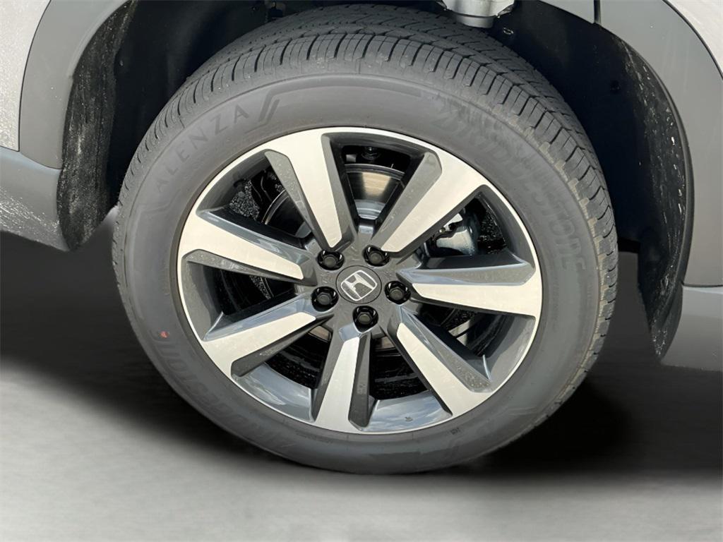 new 2025 Honda Pilot car, priced at $49,825