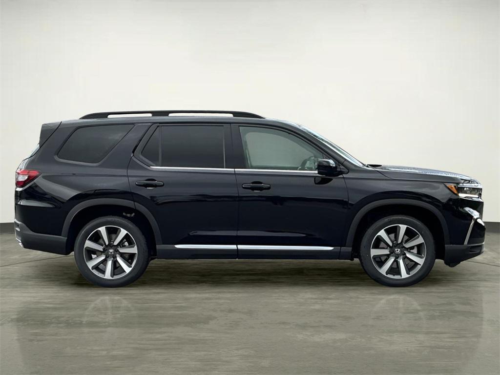 new 2025 Honda Pilot car, priced at $52,575