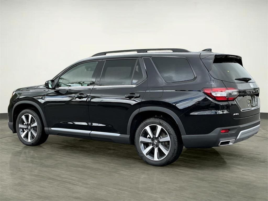 new 2025 Honda Pilot car, priced at $52,575